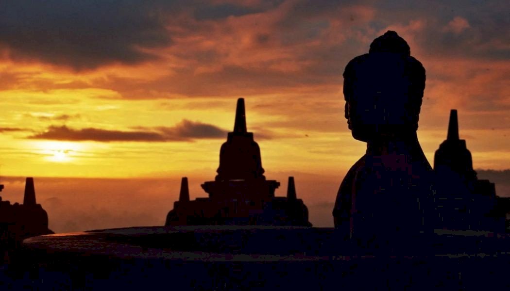 The Unforgettable Borobudur Sunrise On the Top Temple